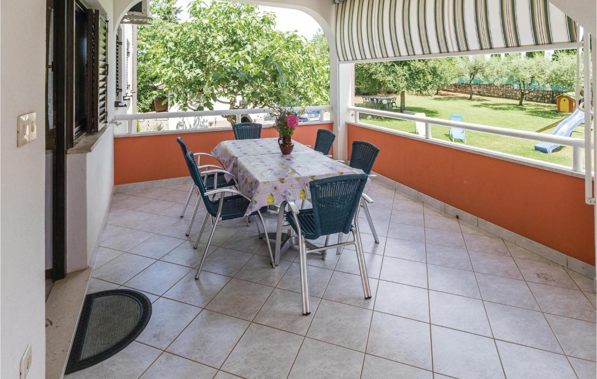 2 Bedroom Beautiful Apartment In Savudrija Exterior foto