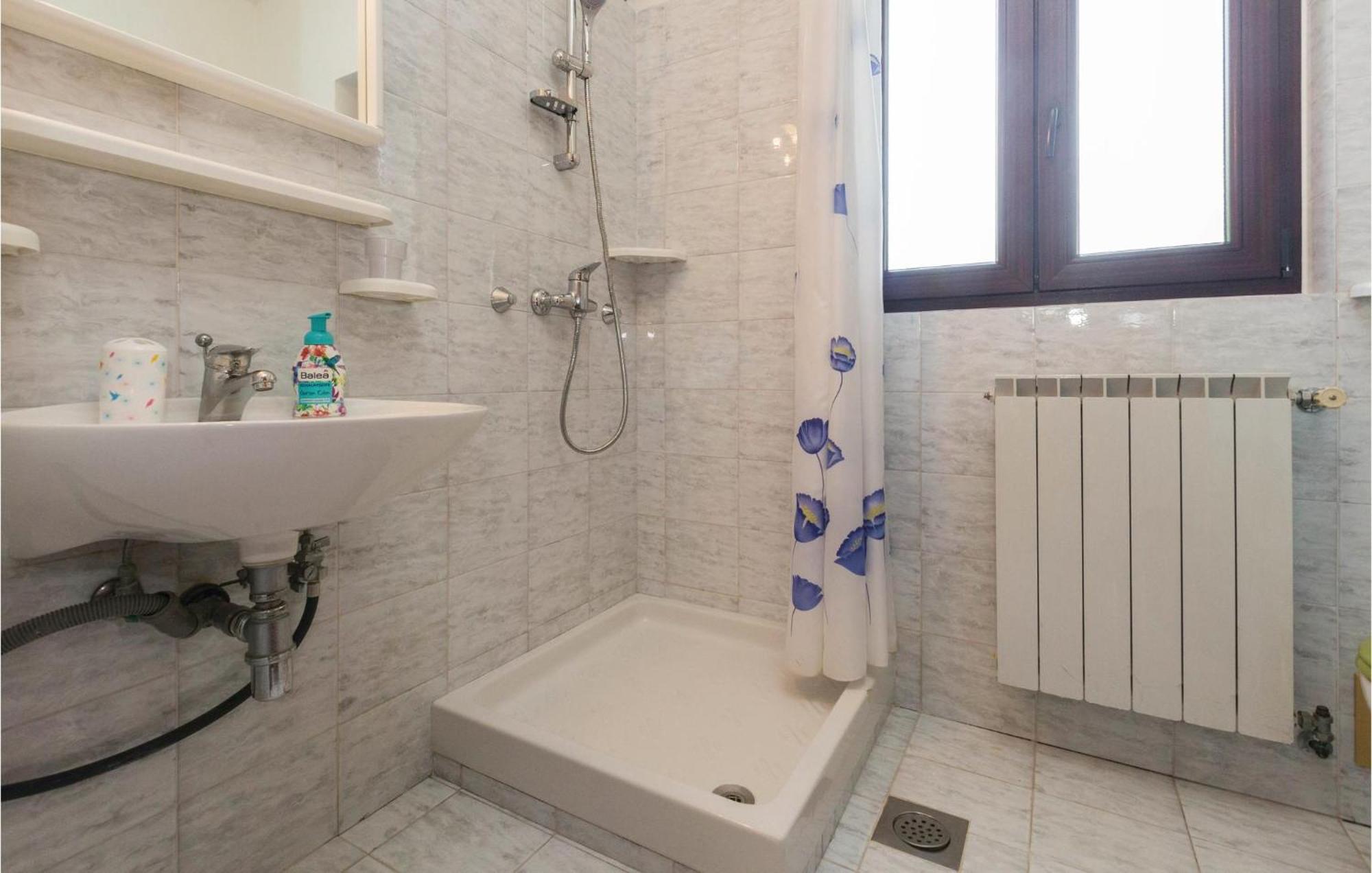 2 Bedroom Beautiful Apartment In Savudrija Exterior foto