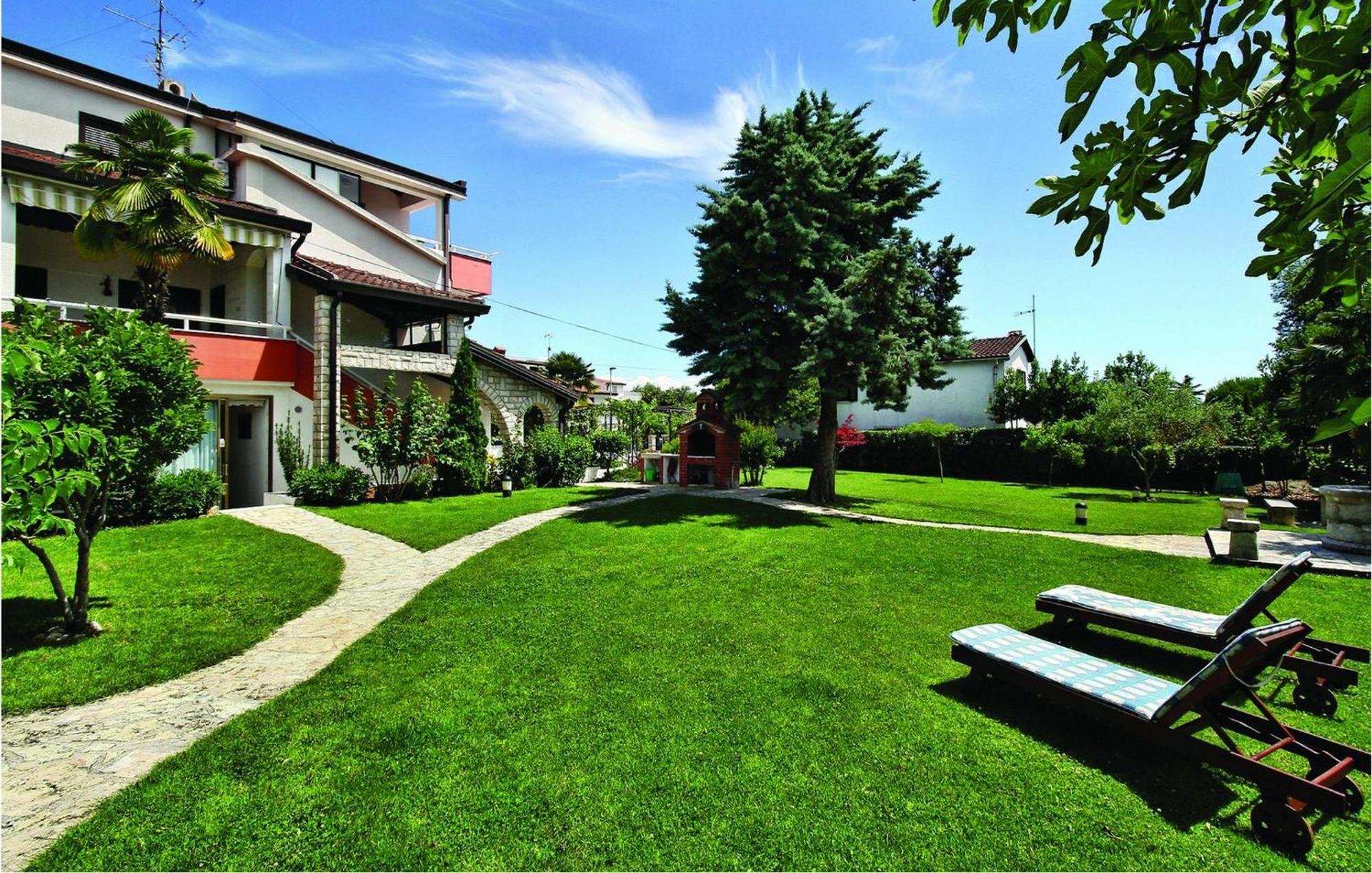 2 Bedroom Beautiful Apartment In Savudrija Exterior foto